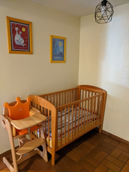 Kinderbett und -stuhl